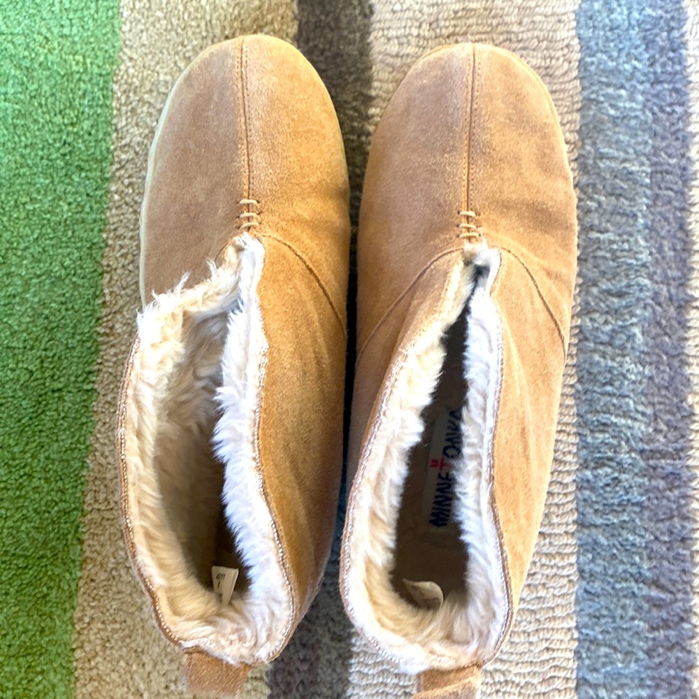 MinneTonka Slippers Size 8